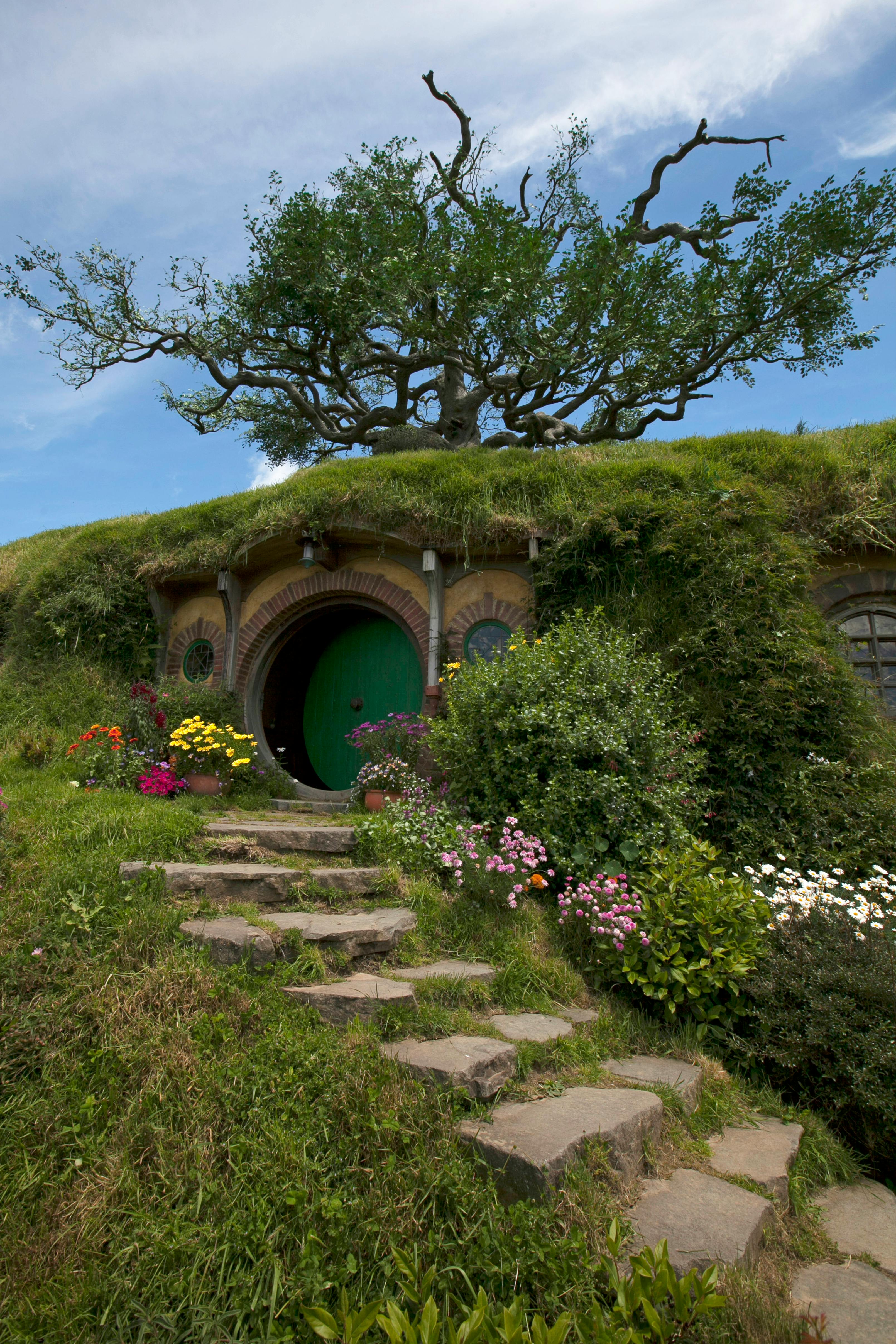 Entrance to the Bag End in Hobbiton · Free Stock Photo