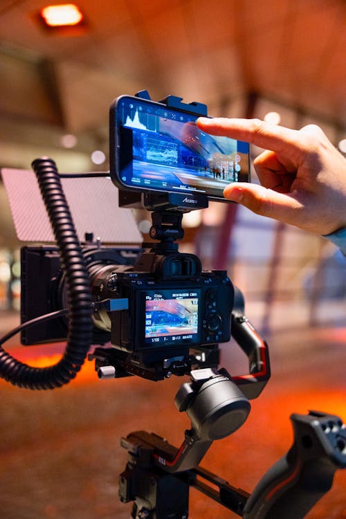 Using Digital Camera and Smartphone on a Stabilizing Mount