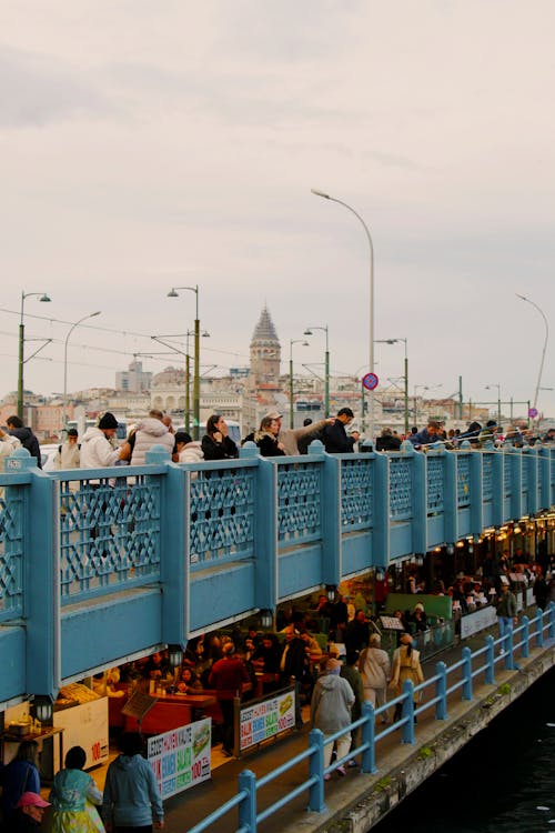 Foto stok gratis berjalan, jembatan, kota
