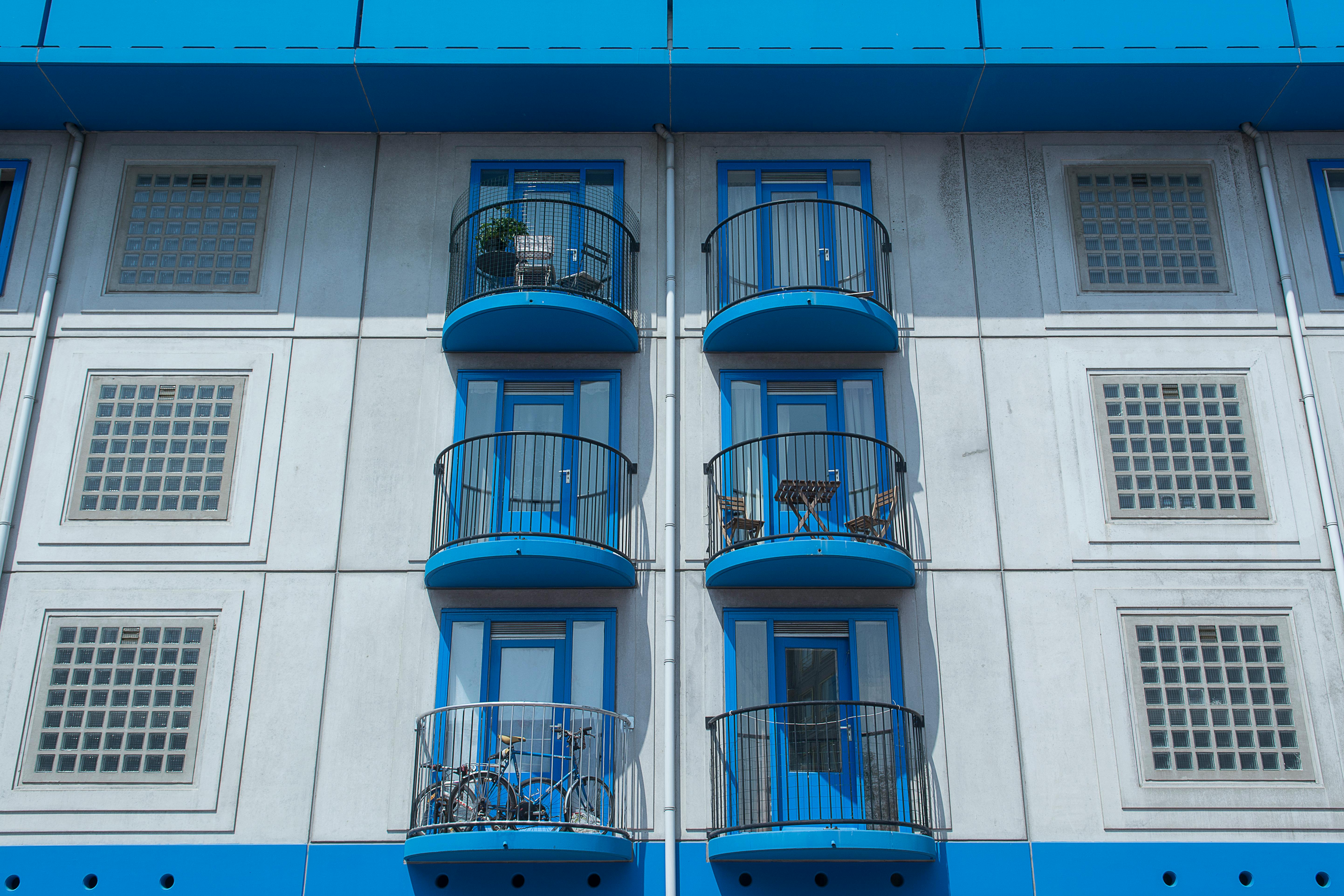 bezplatná Základová fotografie zdarma na téma Amsterdam, balkonový nábytek, balkony Základová fotografie