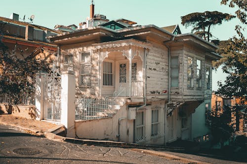 Δωρεάν στοκ φωτογραφιών με λευκά σπίτια, λευκή βίλα, λευκό σπίτι