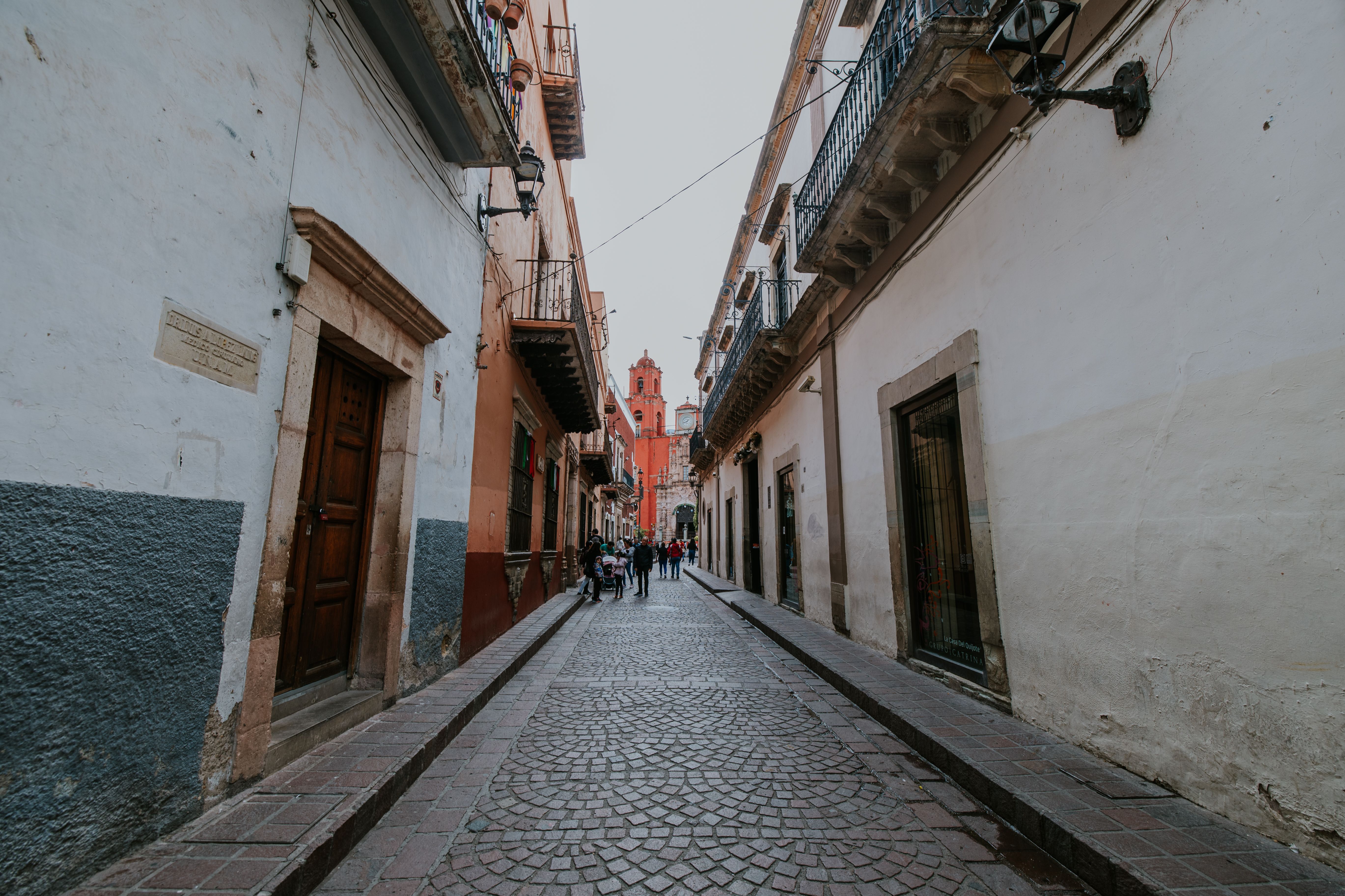 Picturesque cobblestone street in Guanajuato, Mexico showcasing colonial architecture.