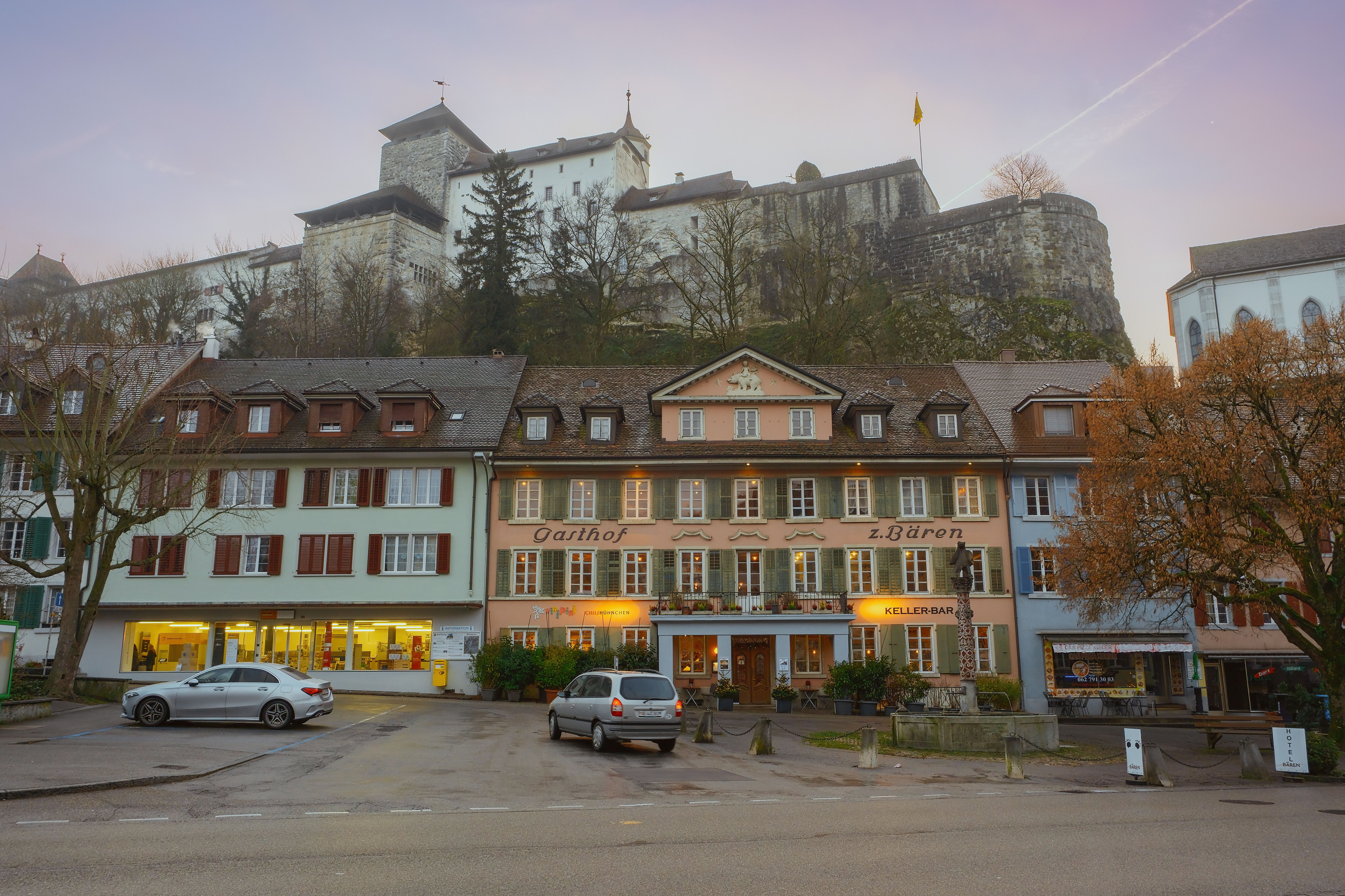 Vue urbaine au crépuscule, à l’image de lausanne.