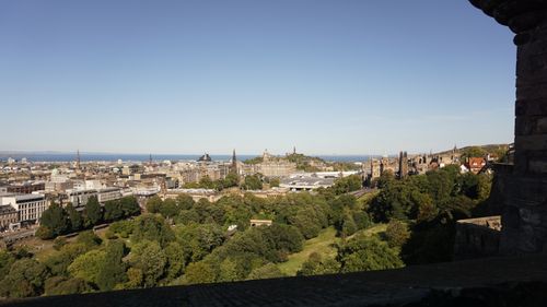 Free Scenic view of Edinburgh city skyline with lush greenery and famous landmarks, perfect for travel inspiration. Stock Photo