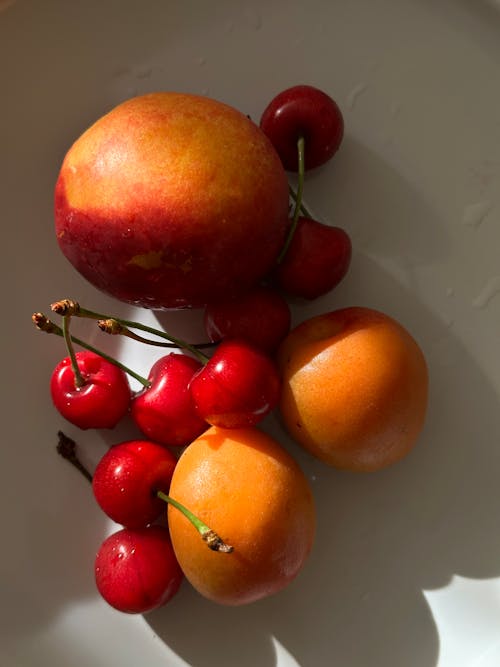 Photos gratuites de apple, arrière-plan blanc, cerises