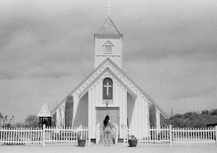 Woman Looking At Elvis Presley Memorial Chapel