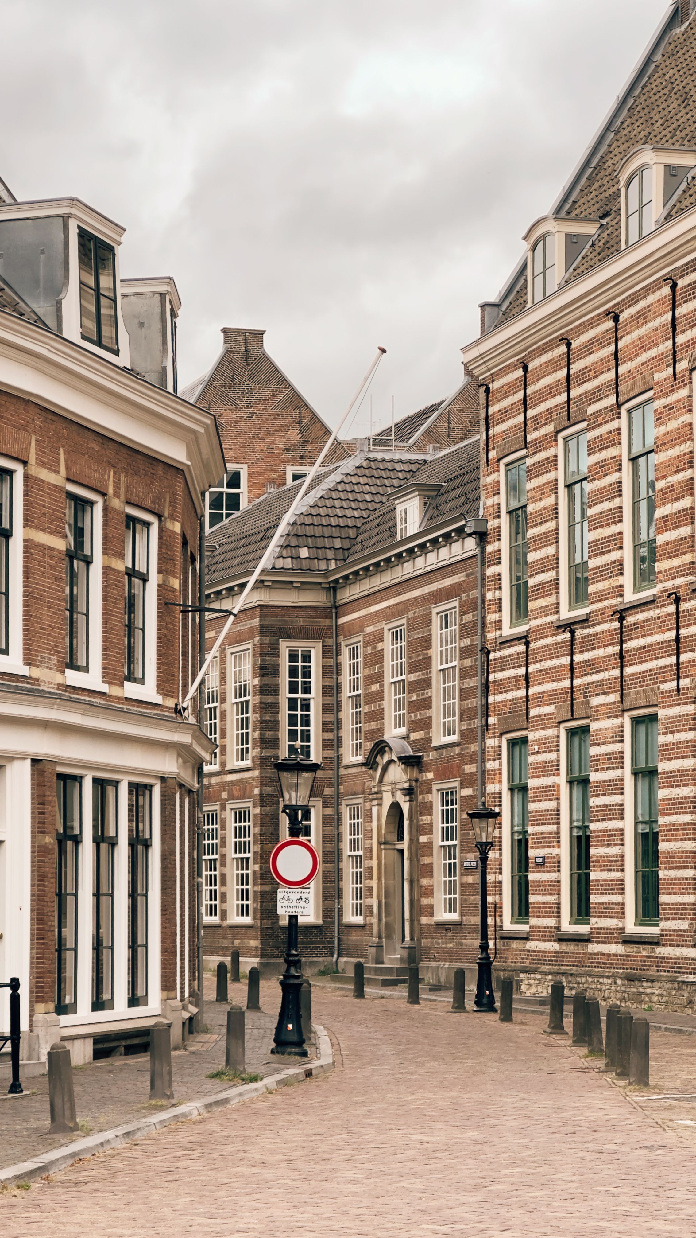 moderne huurwoning met lichte woonkamer en keuken