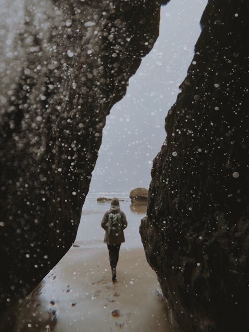 Darmowe zdjęcie z galerii z chodzenie, osoba, piasek