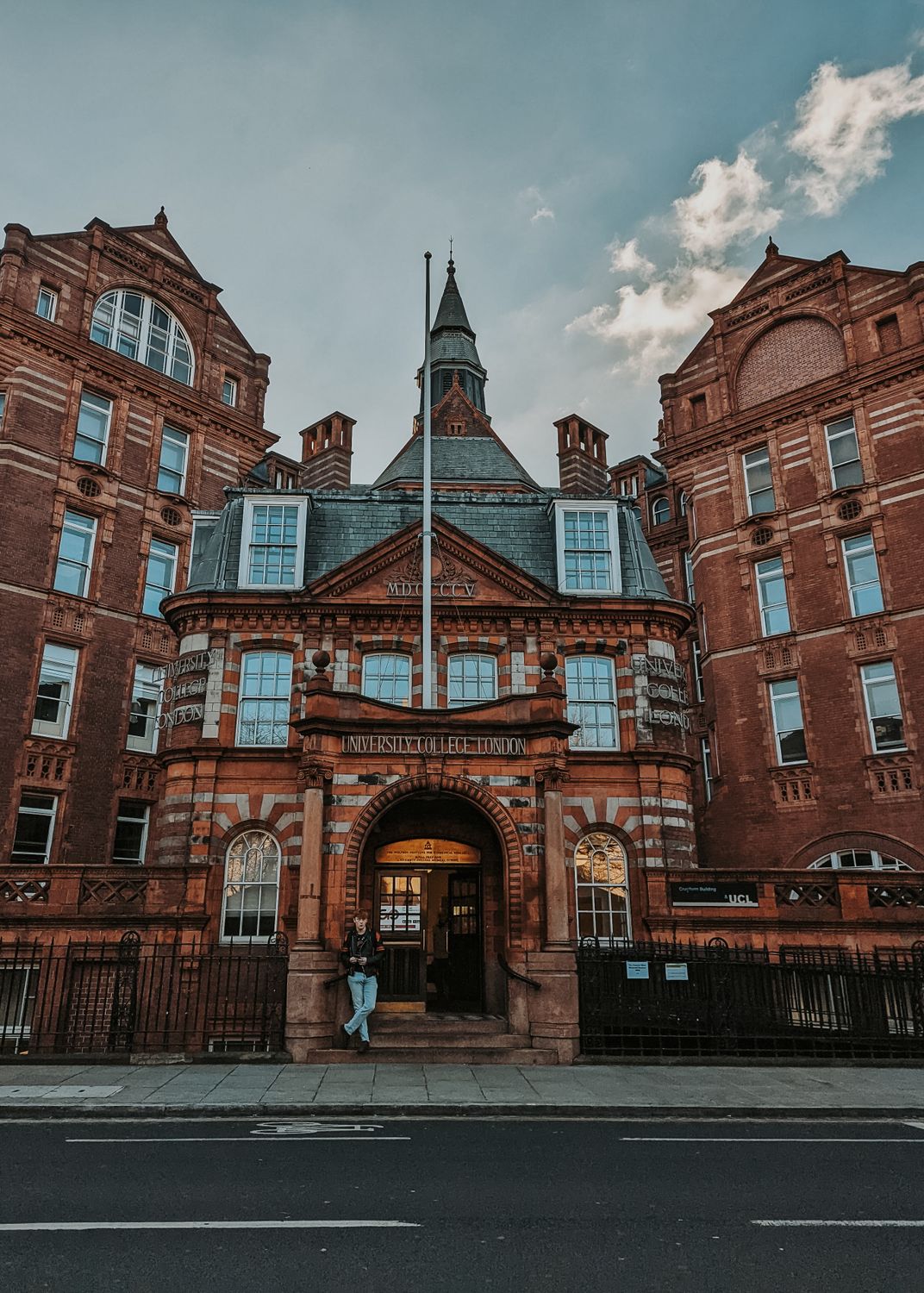 Entrance of UCL Cruciform Building · Free Stock Photo