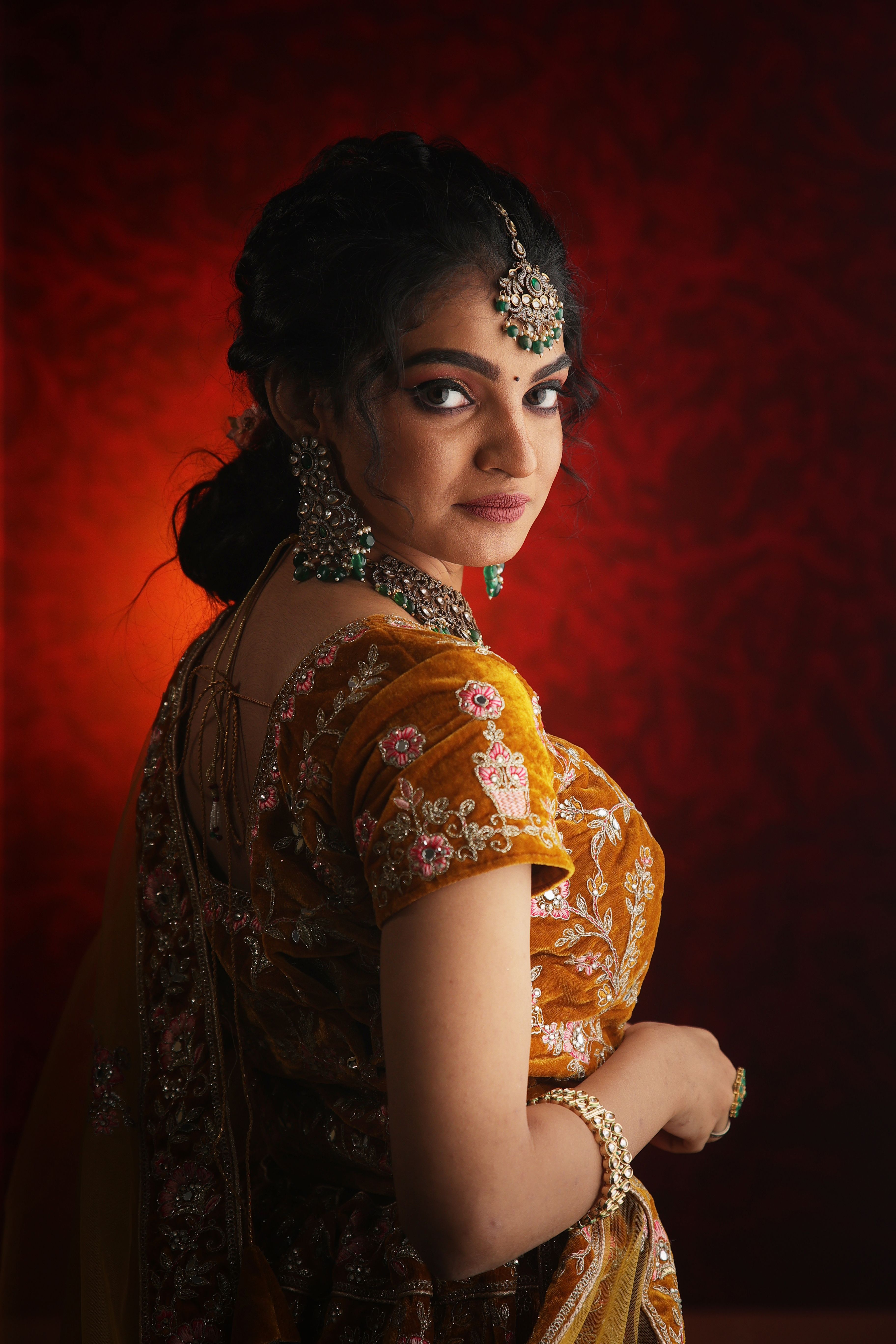 Young Woman in Traditional Indian Saree · Free Stock Photo