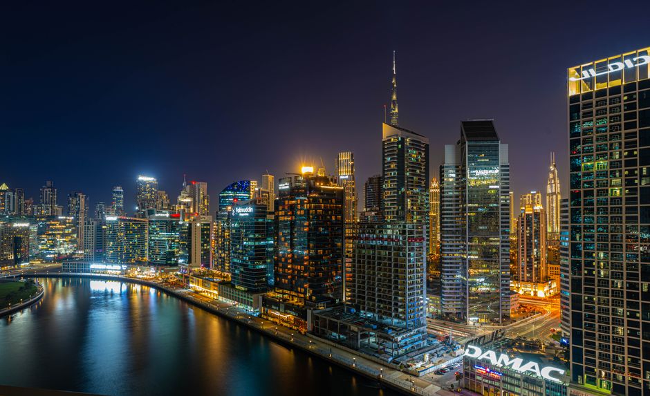 Luxury hotel in Downtown Dubai with an infinity pool overlooking the Burj Khalifa.