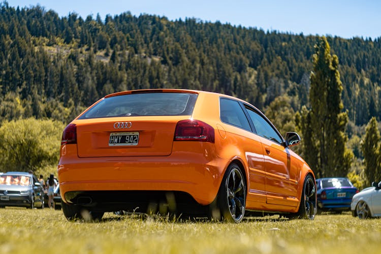 Orange Audi A2