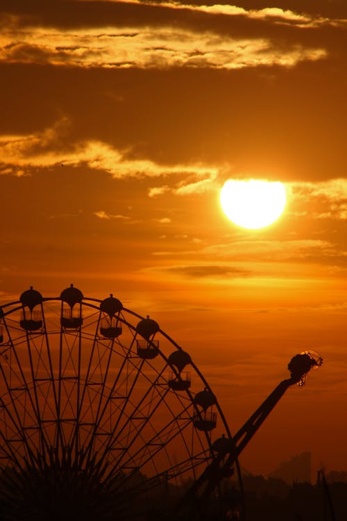 Бесплатное стоковое фото с закат, колесо обозрения, с подсветкой