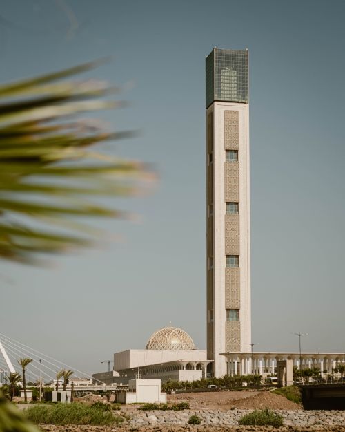 Free Vertical shot of the Djamaâ El Djazaïr minaret in Algiers under a clear sky, showcasing Islamic architecture. Stock Photo