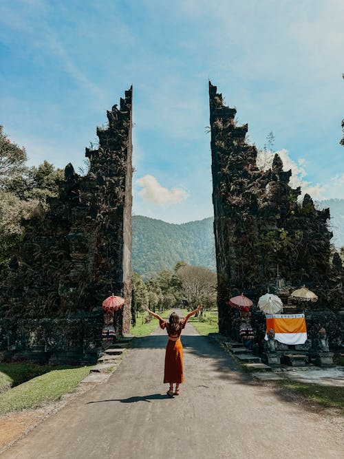 Darmowe zdjęcie z galerii z brama bali handaraara, indonezja, kobieta