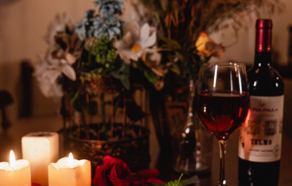 Online dating: starting a conversation on a niche platform
