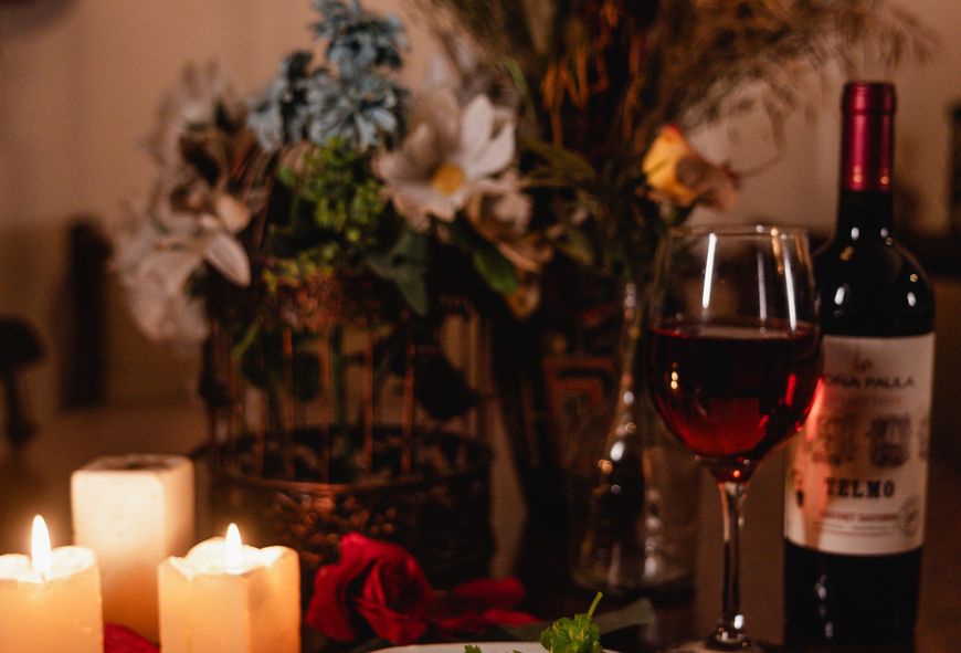 Online dating: starting a conversation on a niche platform