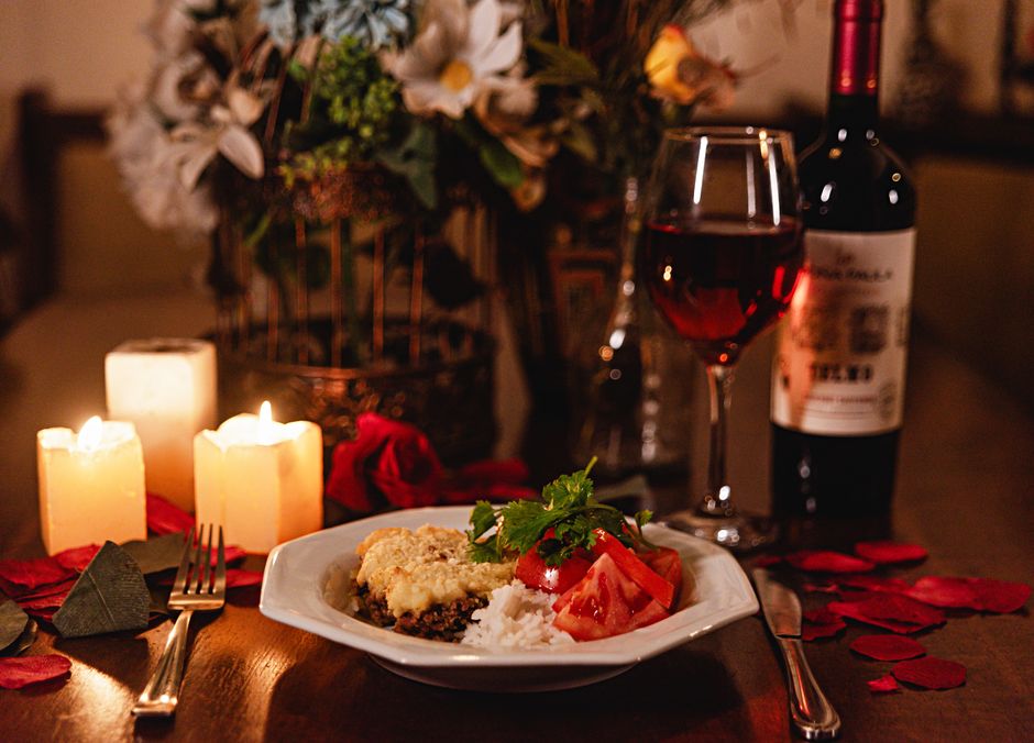 Online dating: starting a conversation on a niche platform