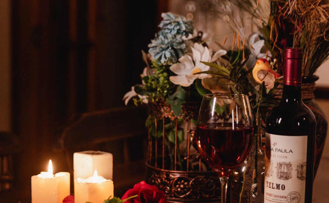 Online dating: starting a conversation on a niche platform