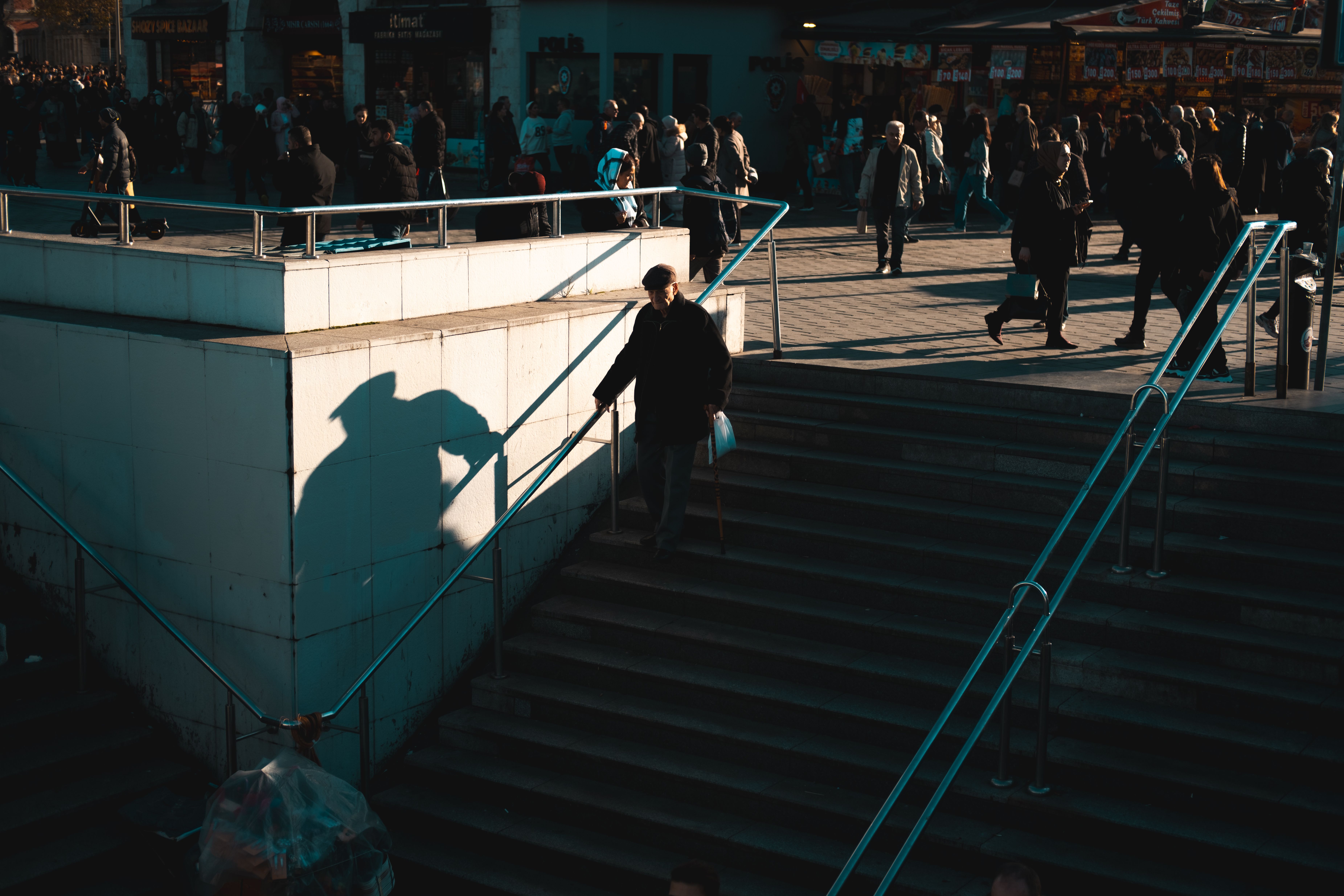 6 Creative Street Photography Ideas You Can Do With Your Phone — Photo by Görkem Cetinkaya on Pexels