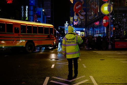 Безкоштовне стокове фото на тему «вид ззаду, Вулиця, вулицях міста»