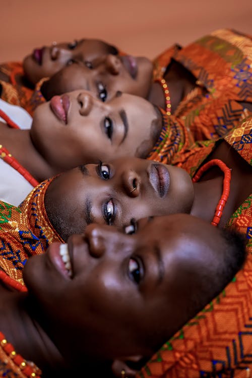 Gratis arkivbilde med afrikanske kvinner, ansikt til ansikt, kvinner