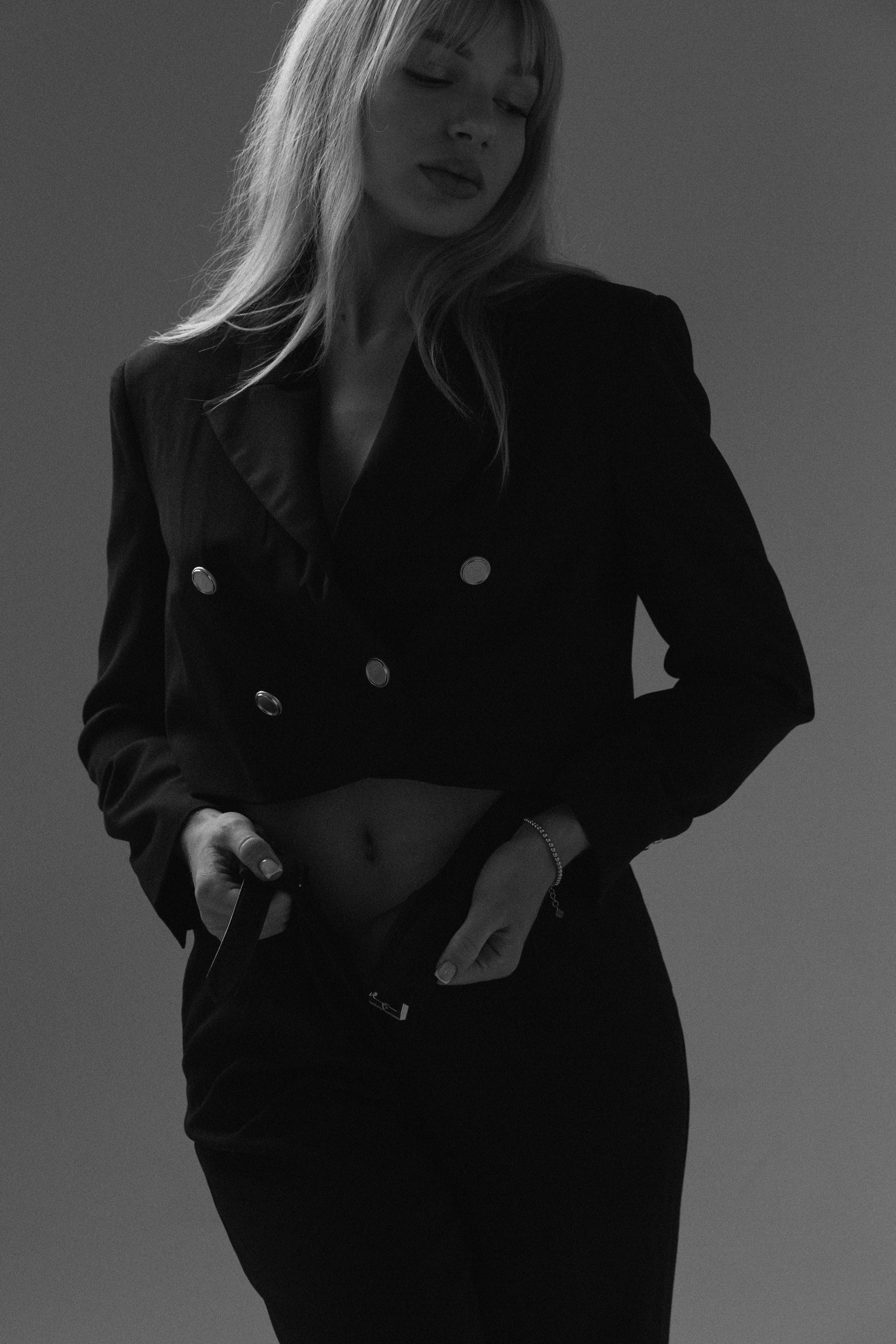 Free Elegant black and white studio portrait of a woman in fashion attire, exuding style and confidence. Stock Photo