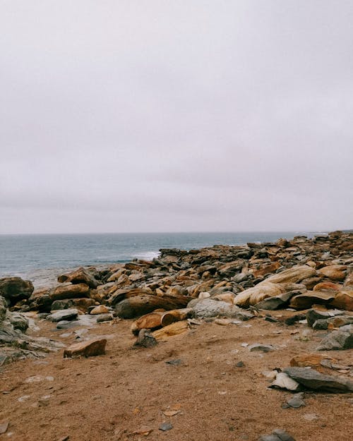 bulutlu, çakıl Taşları, deniz içeren Ücretsiz stok fotoğraf