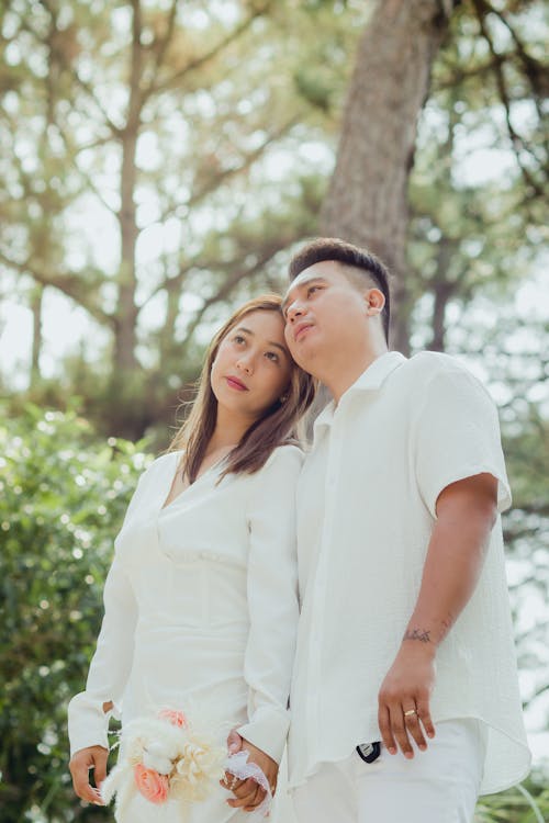 Free Newlyweds in the Park Stock Photo