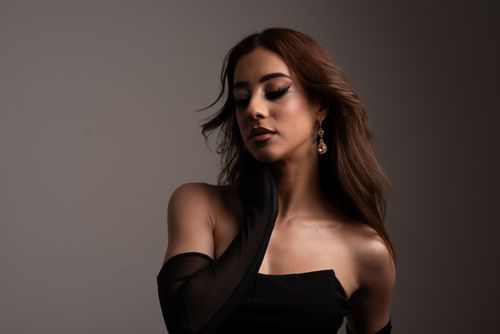 Free Cinematic Woman Portrait in Black Stock Photo
