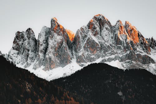 Gratis stockfoto met bergen, bergketen, besneeuwd Stockfoto