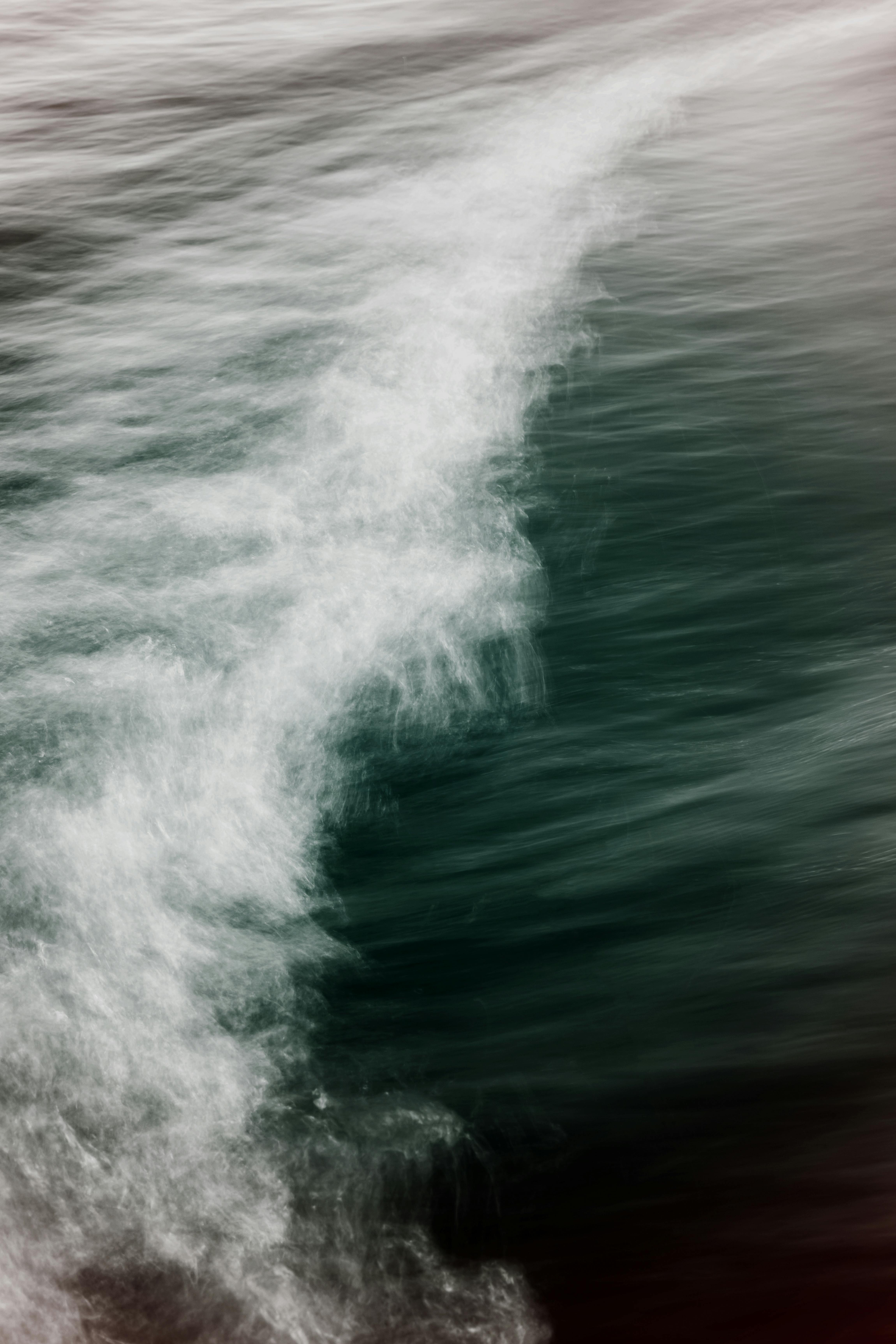 Abstract view of a wave's motion in the sea, showing fluid dynamics.