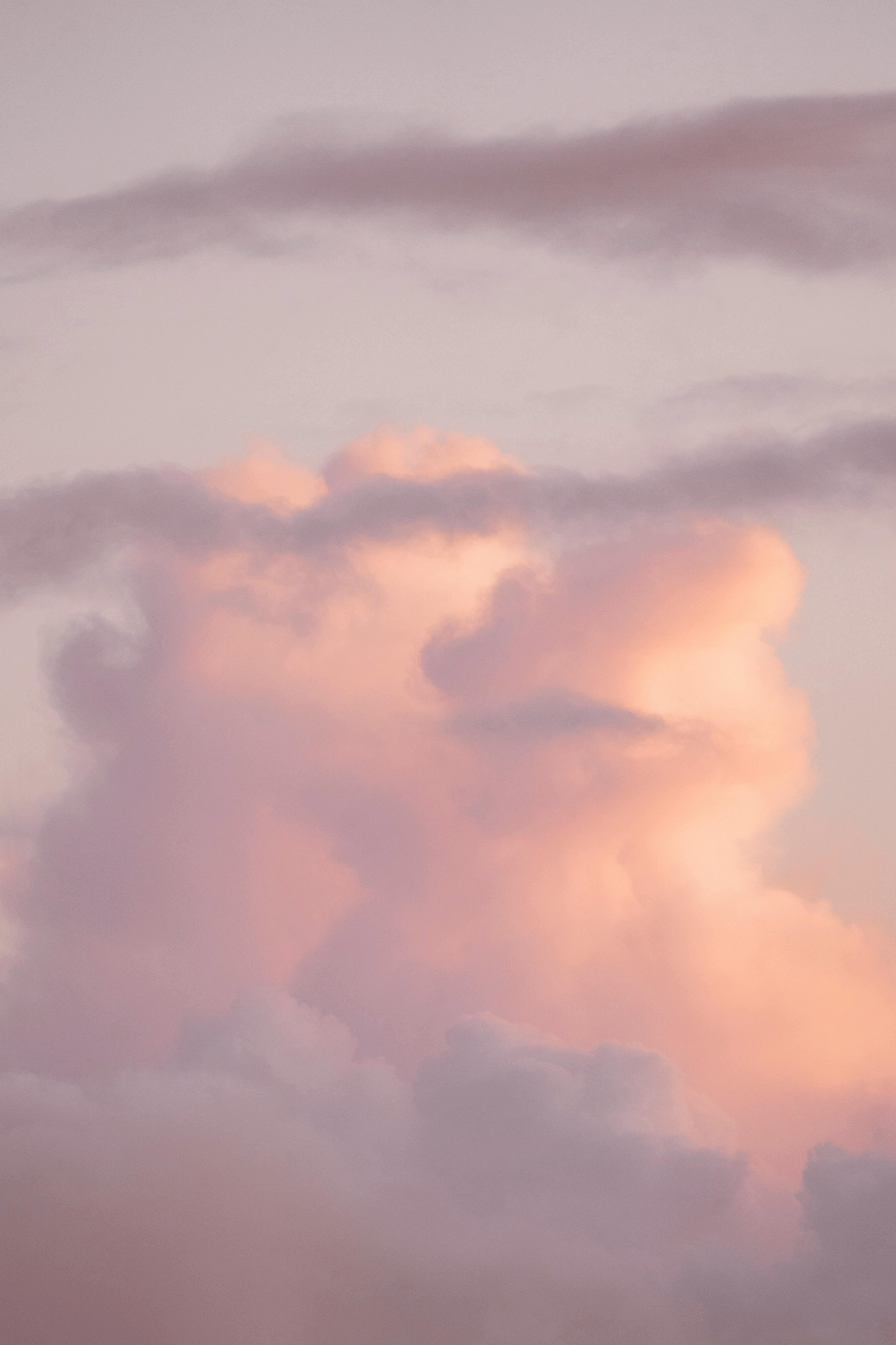 Capture of a peaceful pink sky with soft clouds at dusk, evoking tranquility.