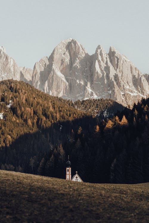 dağlar, dikey atış, din içeren Ücretsiz stok fotoğraf