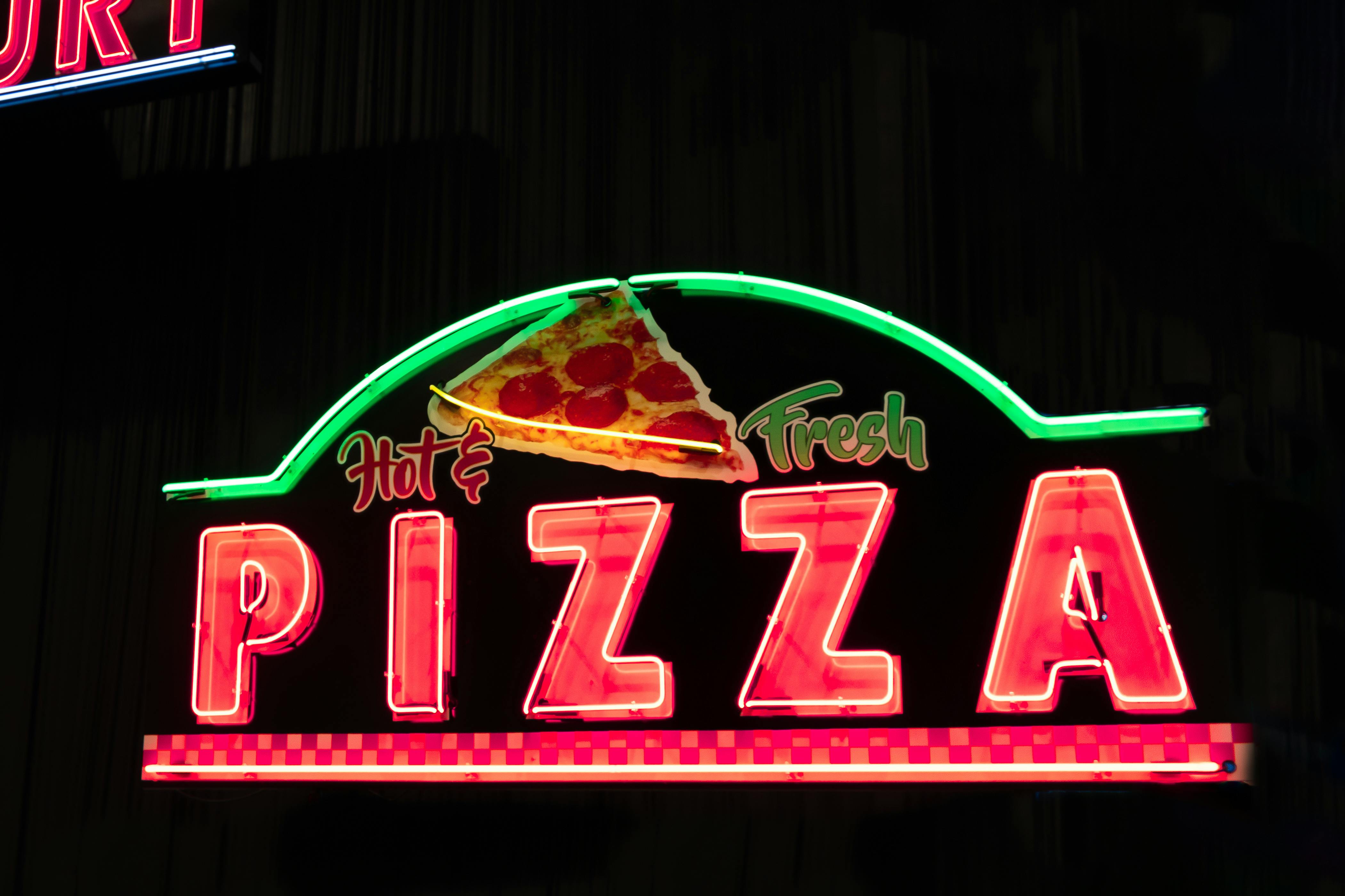 Free stock photo of fresh pizza, green, hot pizza