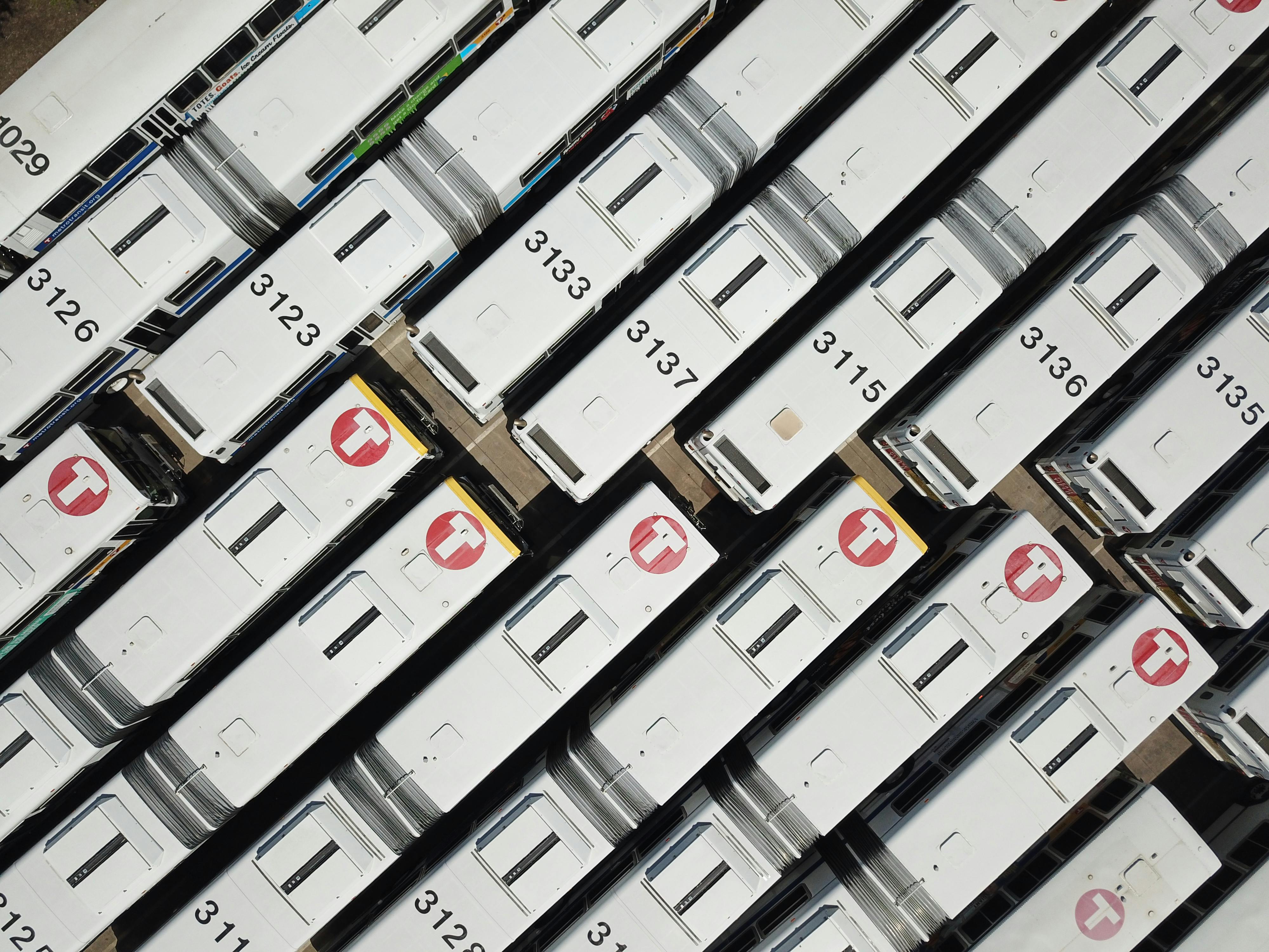 fleet & commercial commercial fleet summit — Photo by Bl∡ke on Pexels