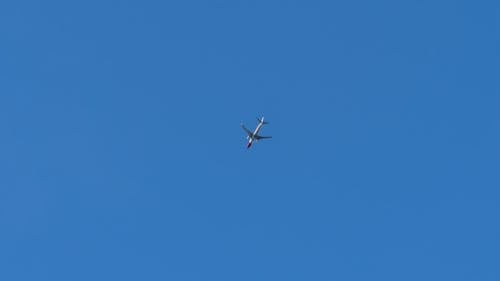 Безкоштовне стокове фото на тему «блакитне небо, літак, літальний апарат»