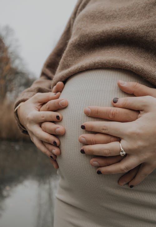 Fotobanka s bezplatnými fotkami na tému brucho, čakáme bábätko, držanie