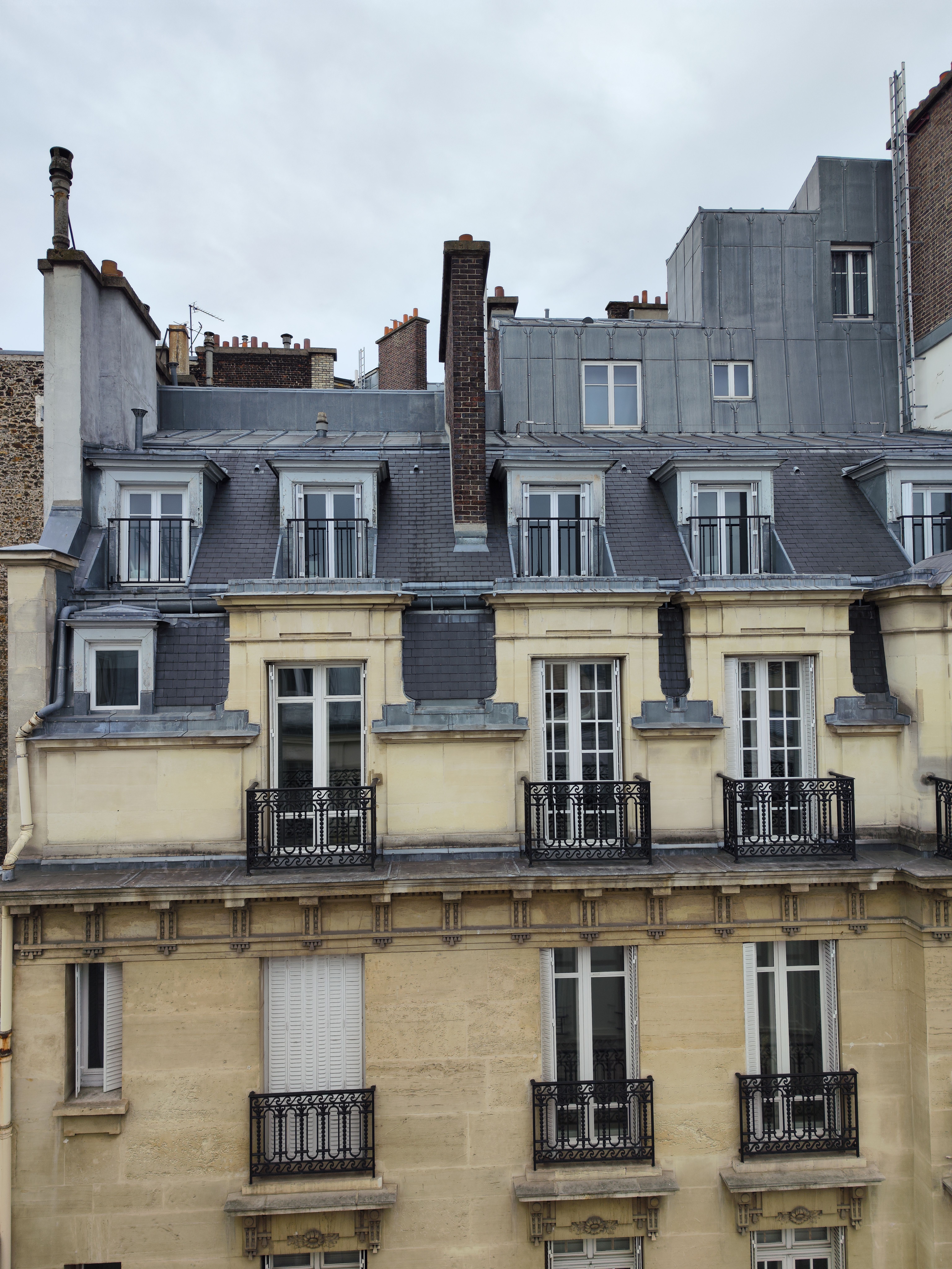 Façades d'immeubles haussmanniens à Paris