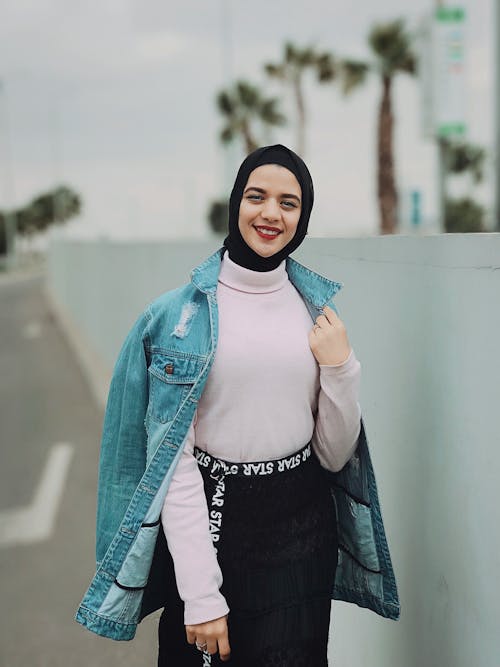 Free Woman Wearing Blue Denim Jacket Stock Photo