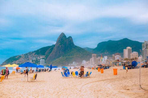 Immagine gratuita di catena montuosa, montagne, ombrellone da spiaggia