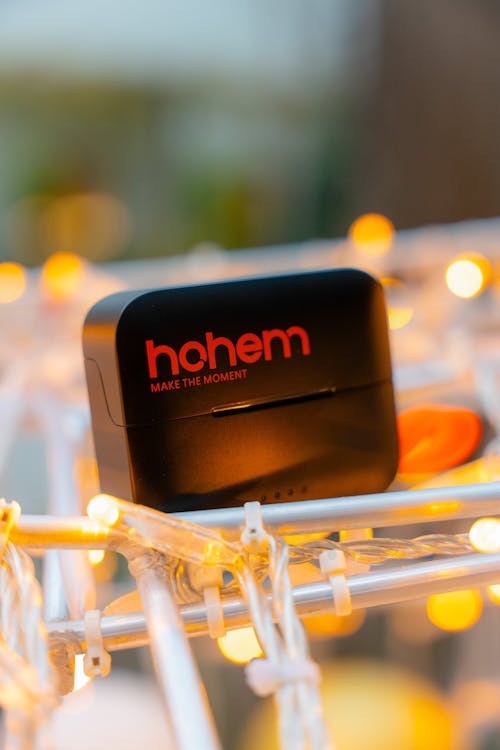 Close-up of a Hohem Mic-01 Portable Microphone 