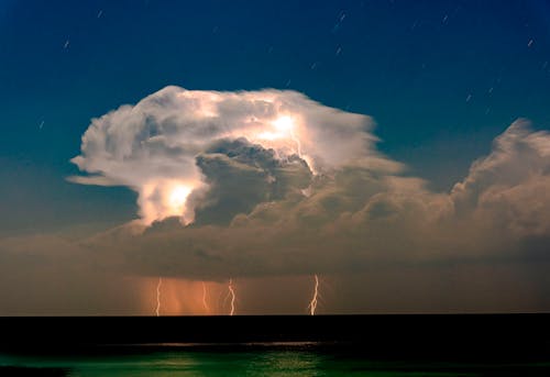 Безкоштовне стокове фото на тему «блискавка, Буря, вечір»