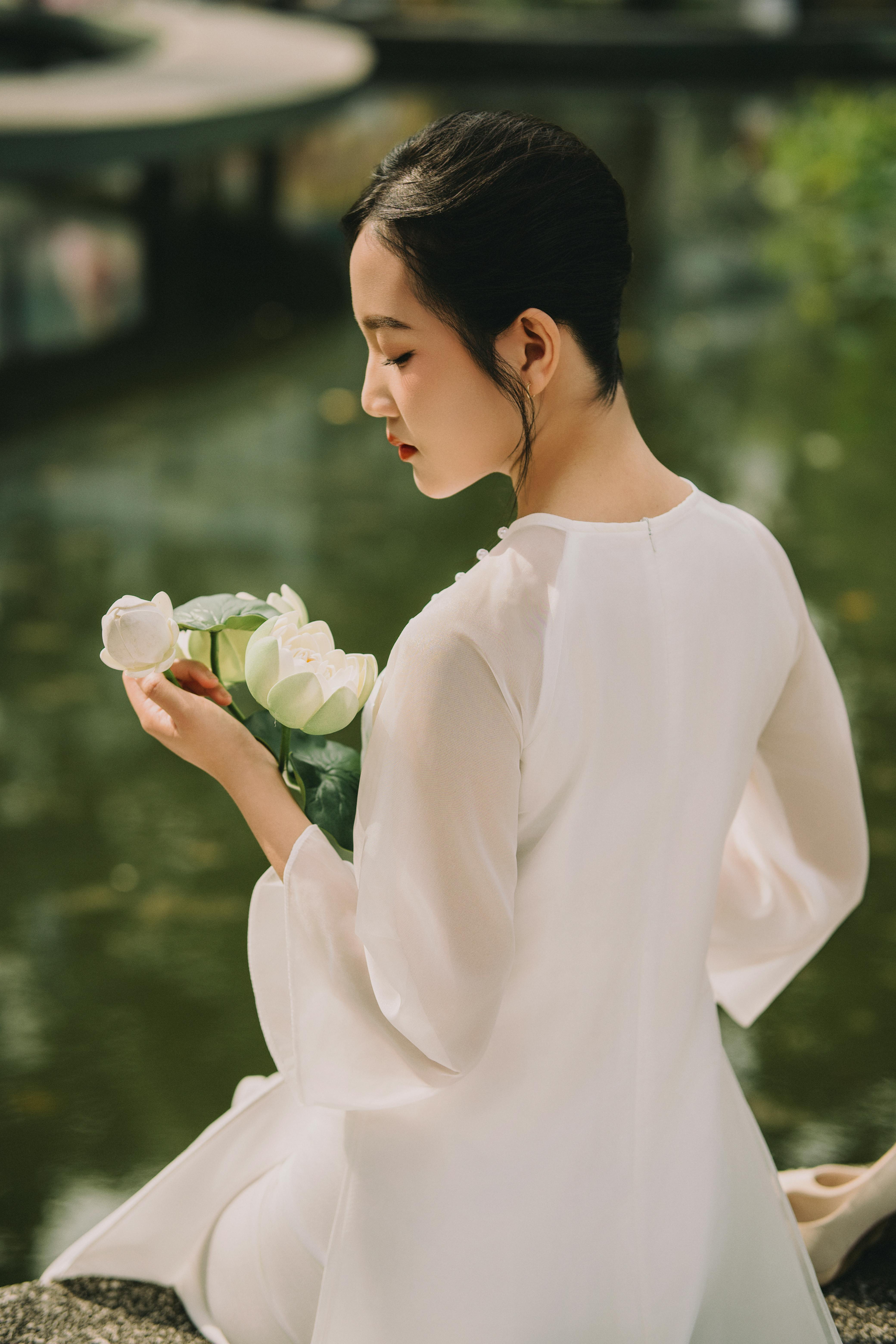 beautiful bride with flowers