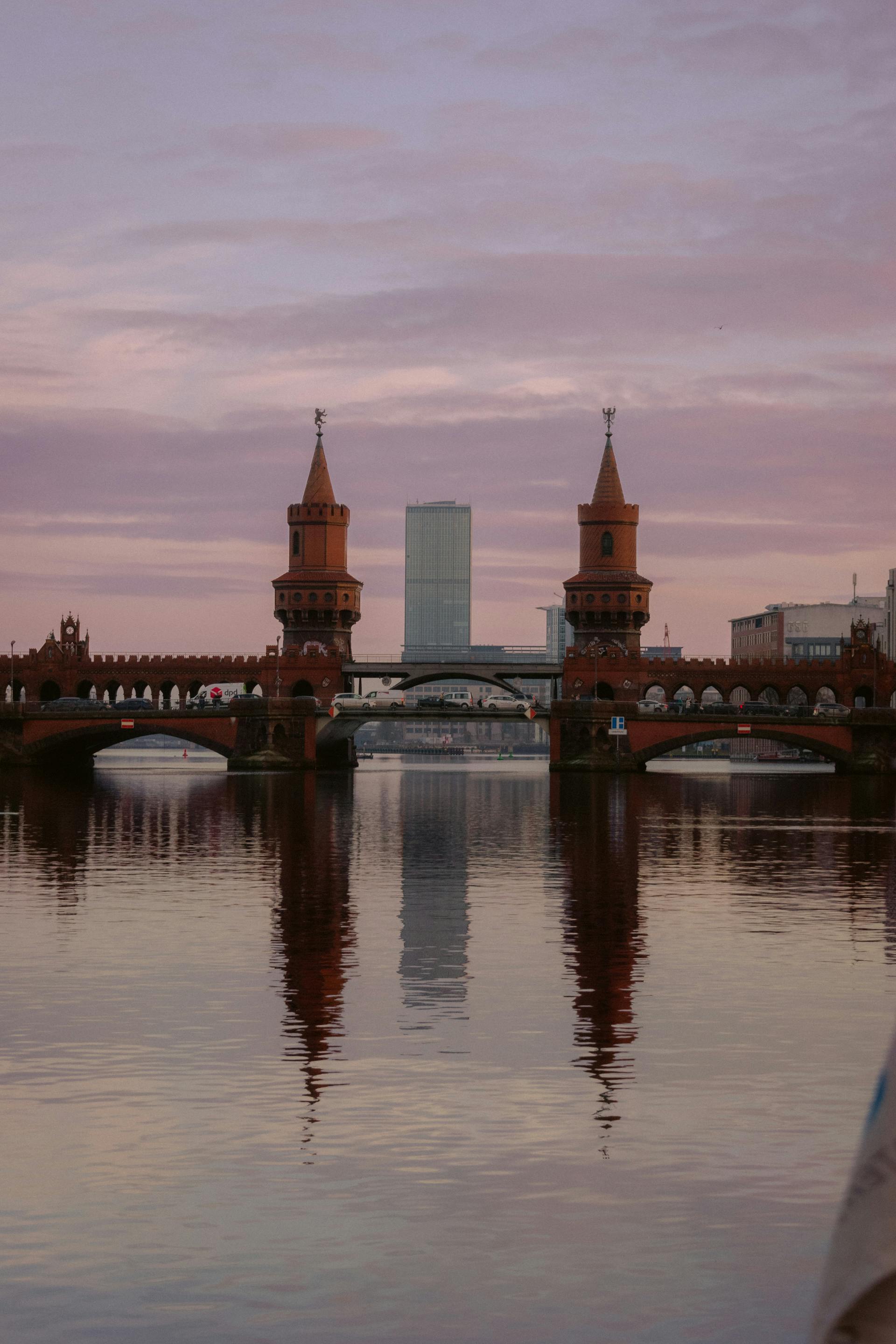 Chiriile din orașele mari ale Germaniei s-au dublat în 10 ani, în ciuda restricțiilor; Berlinul, lider cu o creștere de 107%. München, cel mai scump.