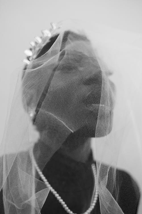 Foto profissional grátis de cabeça coberta, cortina, fotografia de casamento