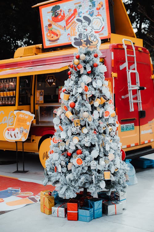 Foto stok gratis hari Natal, memamerkan, pohon