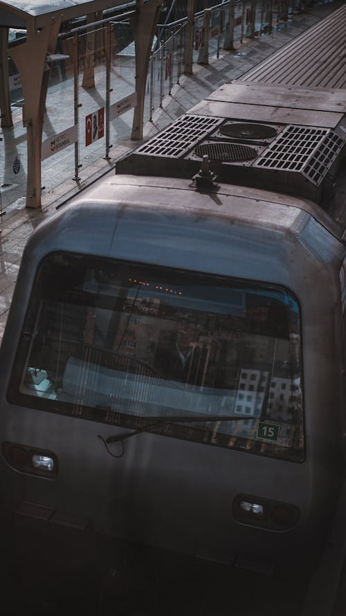 Безкоштовне стокове фото на тему «вертикальні постріл, Громадський транспорт, залізниця»