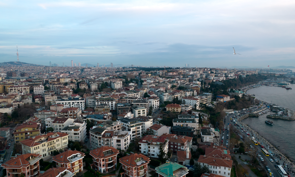 A stunning aerial view of Üsküdar in Istanbul, showcasing its urban landscape and waterfront.