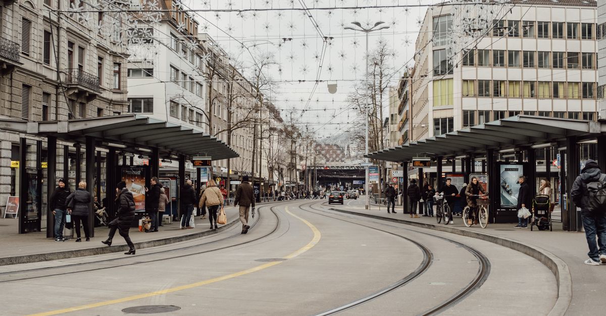 Trasporto Pubblico vs Noleggio Auto: Qual È Meglio?
